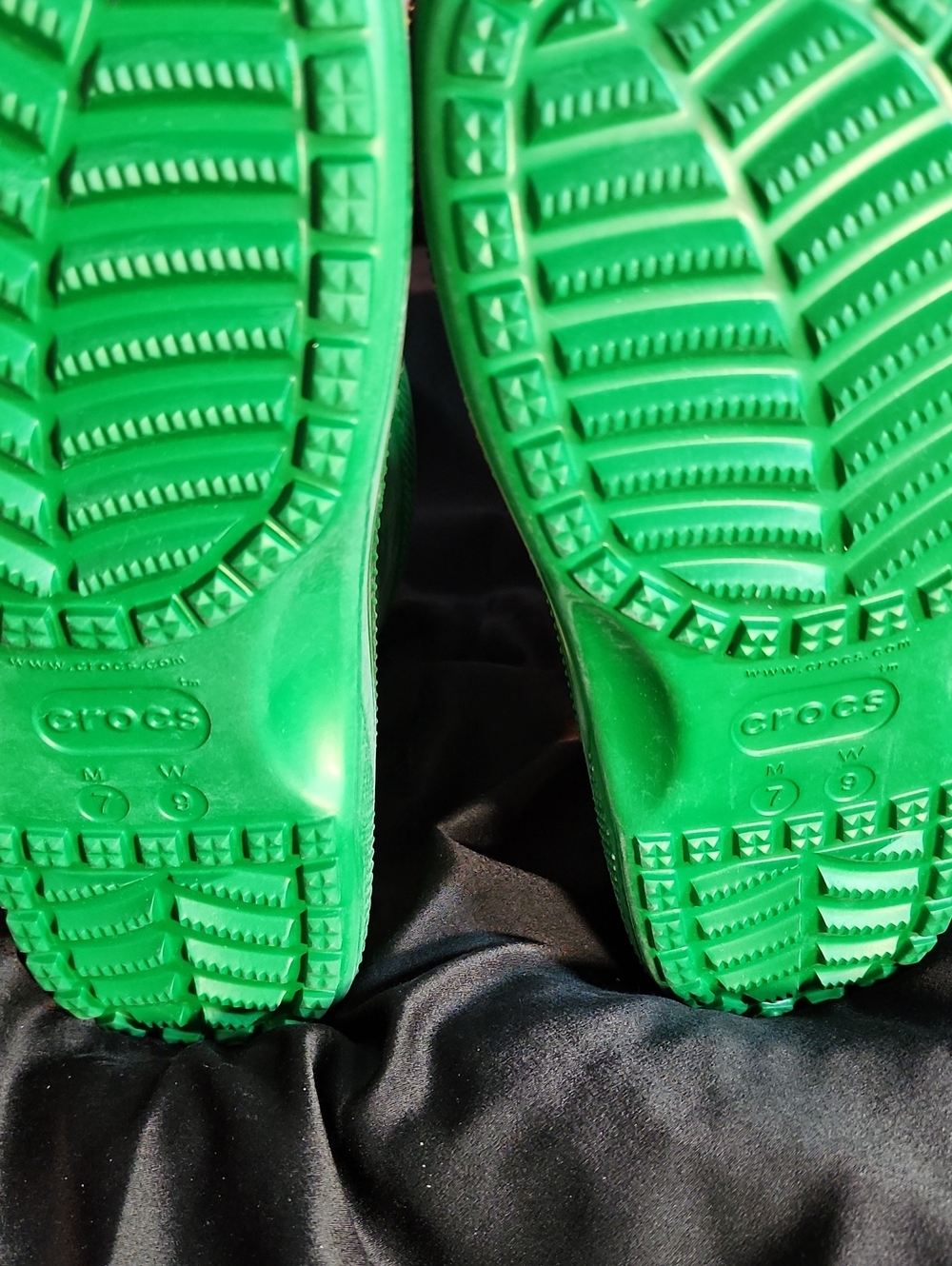 Crocs  Unisex Classic Clog in Green       M-7 W-9 - Picture 7 of 16